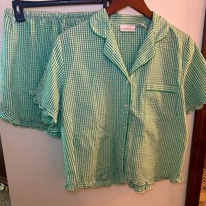 💚🤍Vintage Green Gingham top shorts set size medium